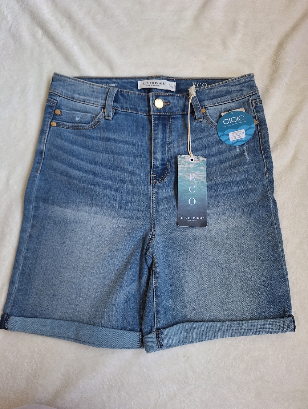 NWT Liverpool Los Angeles Kristy High Rise Shorts ECO Denim Size 6 / 28